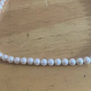Elegant Pearl Necklace thumbnail 3