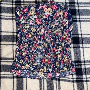 Wet Seal Crop Top thumbnail 2