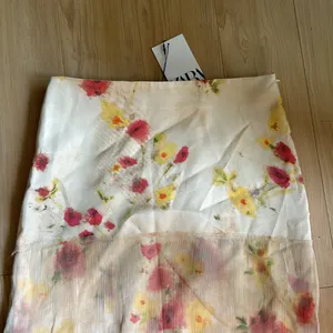 Zara Floral Midi Skirt thumbnail 2