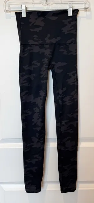 Spanx Black Camo Seamless Leggings Size Small High Waist Sculpting Athleisure thumbnail 1