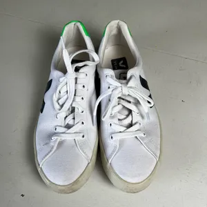 VEJA- Campo Low Top Sneakers Athletic Casual Preppy Tie Up Tennis Shoe thumbnail 2