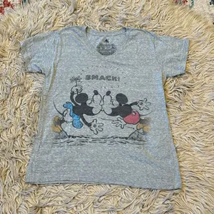 Disney Mickey and Minnie v-neck T-shirt XL thumbnail 1