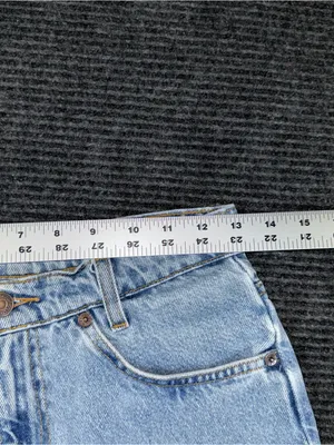 Vintage 90s Levi’s 550 Relaxed Student Fit Denim Shorts Sz 26 (tag 29) Jorts thumbnail 8