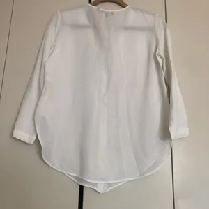 Theory blouse size P thumbnail 3