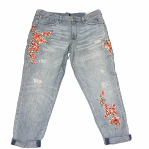NEW White House Black Market Distressed Floral Embroidered Girlfriend Jeans 14 thumbnail 3