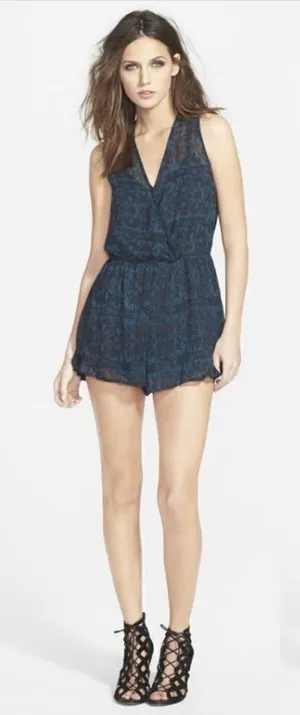✨ ASTR Lace patterned Surplice romper ✨ thumbnail 1