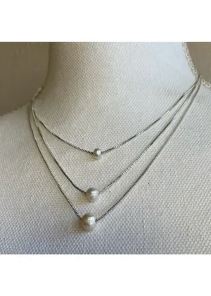 Tripple pearl layered silver tone necklace thumbnail 6