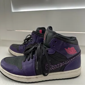 Nike Air Jordan 1 Mid Purple Black Elephant Swoosh Women’s 7.5 thumbnail 2