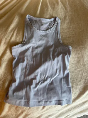 Lululemon tank thumbnail 2