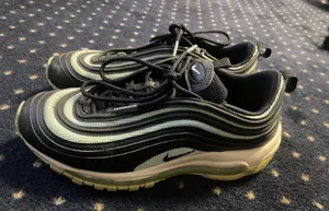 Women’s Sneakers thumbnail 3