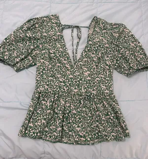 Topshop Green Floral Puff Sleeve V-Neck Blouse thumbnail 3