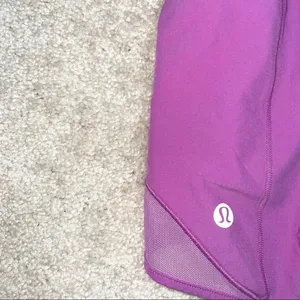 Lululemon • magenta glow hotty hot shorts sz 12 thumbnail 5