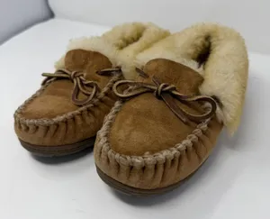 L.L. Bean Wicked Good Moccasin Slipper Brown Shearling Suede Women Size 7 thumbnail 1