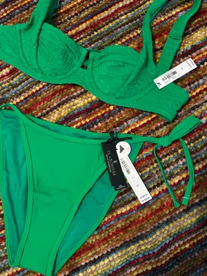 Victoria's Secret Emerald Green Two-Piece Bikini Set 32A top & small bottom NWT thumbnail 4