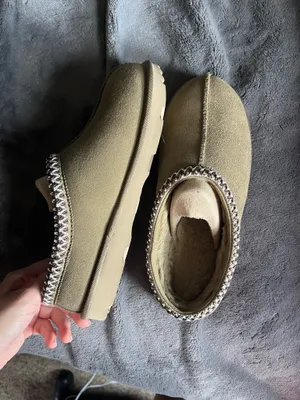 Uggs  thumbnail 3