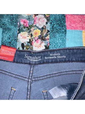 Signature by Levi's Modern Bermuda Shorts Size 6 Women's 28 Denim Blue thumbnail 7