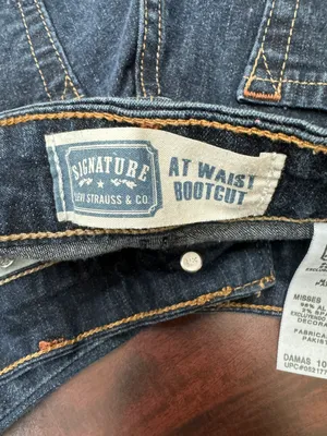 Levi's Signature At Waist Bootcut Dark Wash Denim Jeans Size 10 Short thumbnail 4