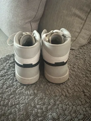 Nike air jordan 1 mid  thumbnail 3