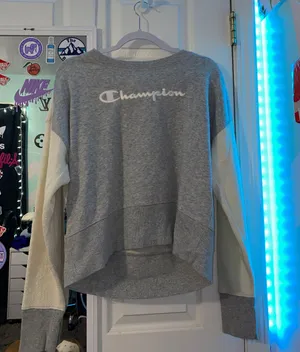 Champion Crewneck thumbnail 1