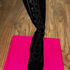 Black Lace thumbnail 2