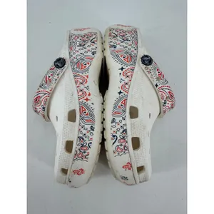 Crocs Clogs Women 6 White Bandana Paisley Print Classic Comfort Boho Retro thumbnail 3