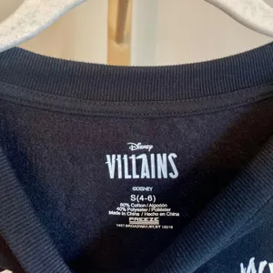 Disney Villains Heart Breaker Maleficent‎ Ursula Evil Queen Black Sweatshirt S thumbnail 2