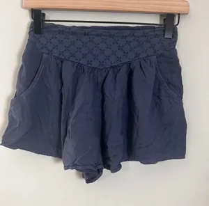 American Eagle Navy‎ Blue Eyelet Waist Smocked Back Flowy Shorts Womens XXS thumbnail 1