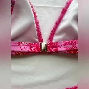SheIn Vibrant Pink and Red Bikini with Triangle Top and High-Cut Design thumbnail 9