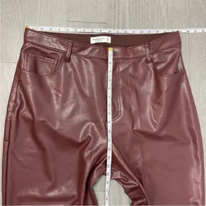 $99 Abercrombie & Fitch Brown Vegan Leather 90’s Straight Ultra High Rise Pants thumbnail 15