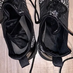 Black & white comfy athletic sneakers woman’s 9 thumbnail 7