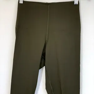 NEW Everlane Perform Sculpt‎ Leggings in Dark Forest Green thumbnail 4