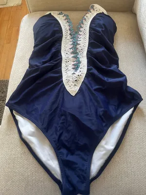 Mbjl Dive into style with this elegant navy and white one- piece swimsuit. Perfect for a chic beach look. thumbnail 3