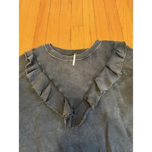 Free People Sweatshirt Womens Large Gray Ruffle Raw Hem Cropped Terry Top thumbnail 3