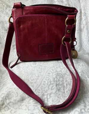 Fossil Women's Burgundy Leather Crossbody Bag good condition like new thumbnail 1