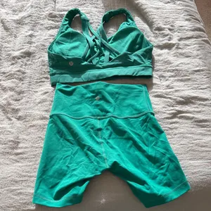 lululemon athletica tropics tone Teal Bike Shorts thumbnail 4