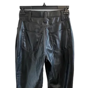 Abercrombie & Fitch 90s Straight Ultra High Rise Leather Pants Curve Love thumbnail 9