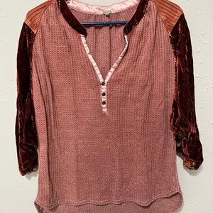 Gimmicks by Buckle Waffle Knit Velvet Accent thumbnail 1