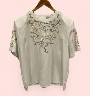 Croft & Barrow Cute vintage 80’s-90’s white semi-sheet floral embroidered short sleeve blouse thumbnail 2