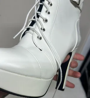 Stylish White Platform Ankle Boots Size 8 thumbnail 7