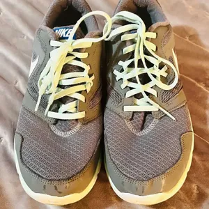 Nike Flex Running Shoes Sneakers Grey Mint Green Women’s 9.5 thumbnail 4
