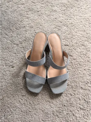 Kelly & Katie Heels thumbnail 2