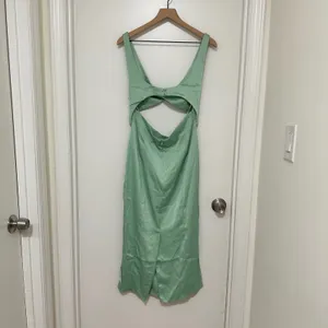 ASOS DESIGN | NEW Twist Front Keyhole Sage Green Cutout Back Midi‎ Dress, Size 4 thumbnail 6