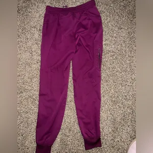 Grey's Anatomy Women's wine Scrub set thumbnail 5