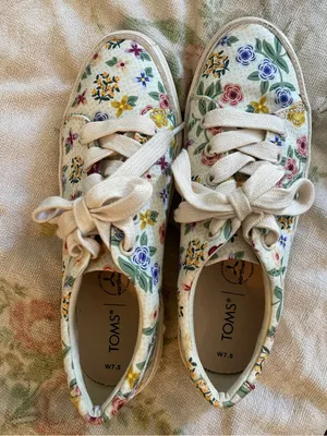 Toms sneakers floral design shoes size 7.5 women’s spring thumbnail 1