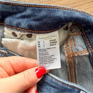 American Eagle Medium Wash Super High Rise Distressed Jegging Size 2 thumbnail 7
