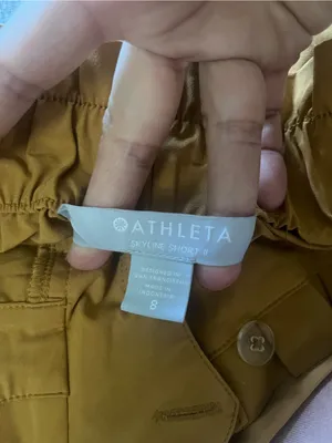 Athleta Golden Mustard High-Waist Pleated Women's Shorts thumbnail 2