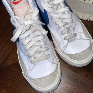Woman’s size 8.5 Nike high top blazers thumbnail 2