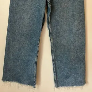 Zara High Rise Medium Wash Non Ripped Frayed Hem super wide leg Sz 8 #771 thumbnail 3