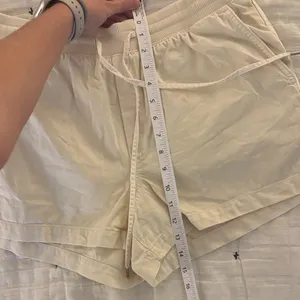 GAP Cream Linen Shorts thumbnail 5