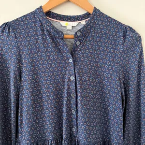 Boden Buttoned Jersey Midi Dress Navy Diamond Bud Tiered Cottagecore Size 8P thumbnail 3